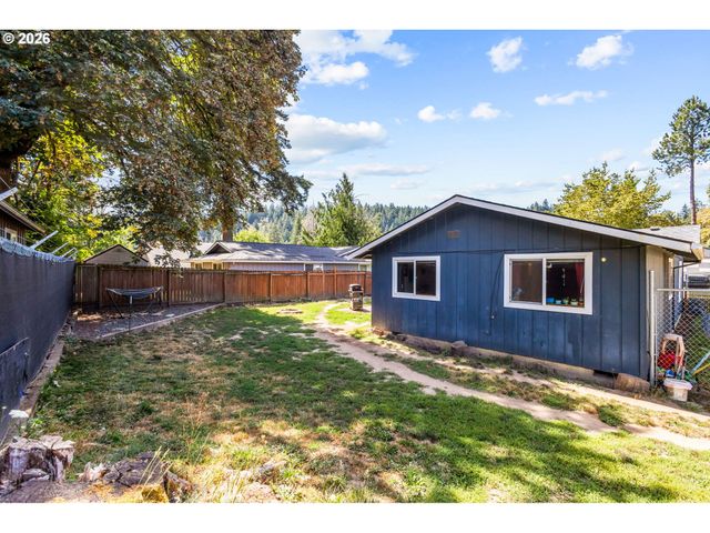 402 Sw IVY Rd, Estacada, OR 97023