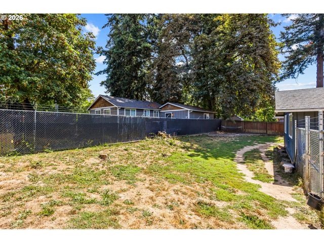402 Sw IVY Rd, Estacada, OR 97023