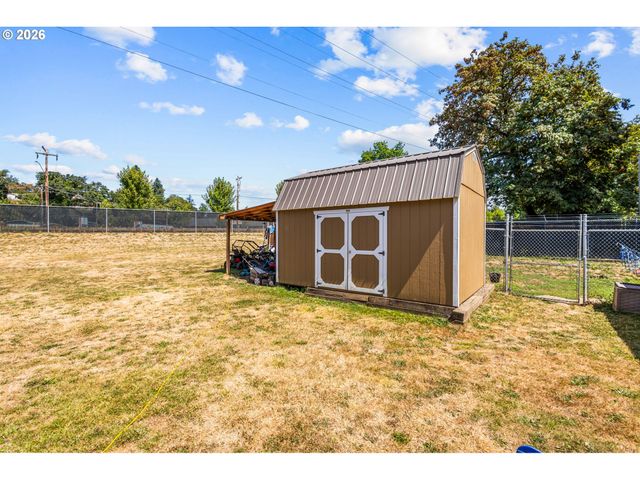 402 Sw IVY Rd, Estacada, OR 97023