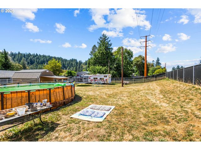 402 Sw IVY Rd, Estacada, OR 97023