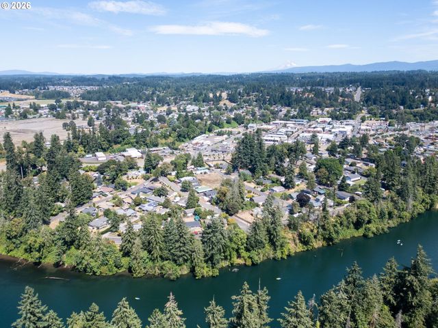402 Sw IVY Rd, Estacada, OR 97023