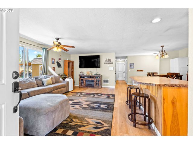 402 Sw IVY Rd, Estacada, OR 97023