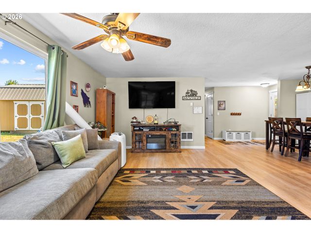 402 Sw IVY Rd, Estacada, OR 97023