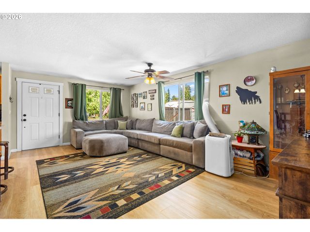 402 Sw IVY Rd, Estacada, OR 97023