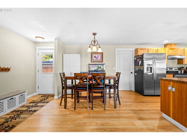 402 Sw IVY Rd, Estacada, OR 97023