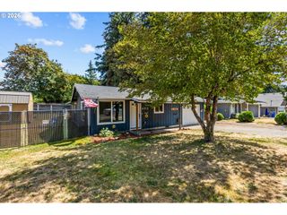 402 Sw IVY Rd, Estacada, OR 97023