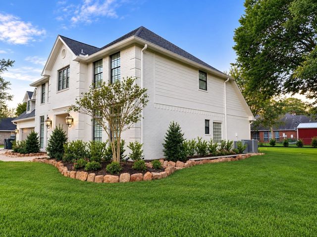 12810 Fisher Drive, Mont Belvieu, TX 77523