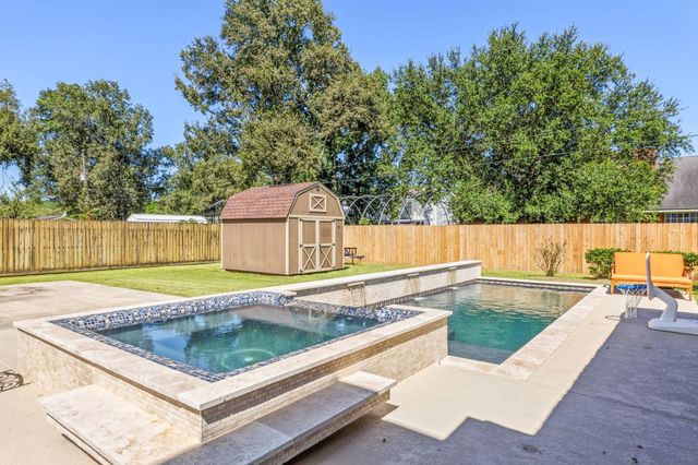 12810 Fisher Drive, Mont Belvieu, TX 77523