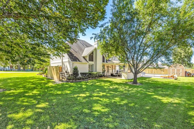 12810 Fisher Drive, Mont Belvieu, TX 77523