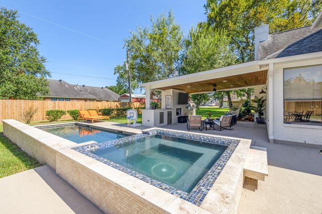 12810 Fisher Drive, Mont Belvieu, TX 77523