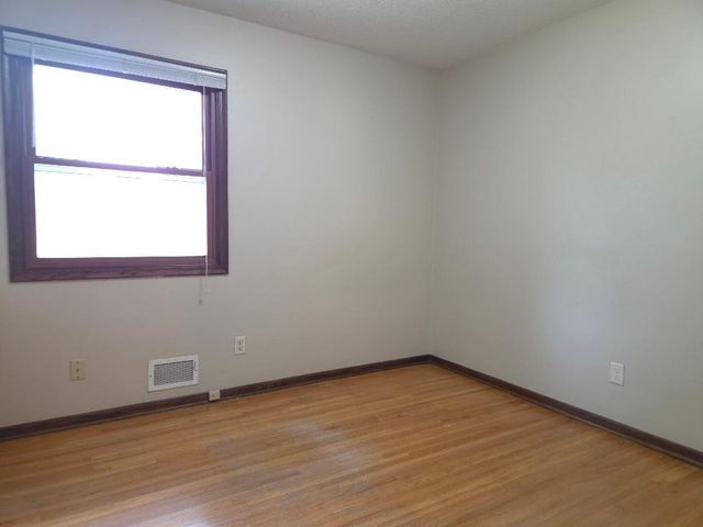 4076 Ensign Avenue N, New Hope, MN 55427