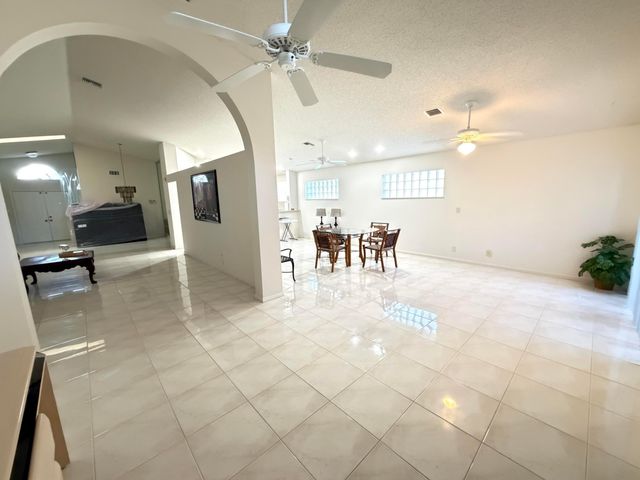 9706 Harbour Lake Circle, Boynton Beach, FL 33437