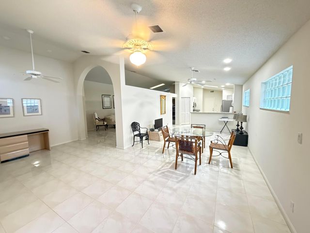 9706 Harbour Lake Circle, Boynton Beach, FL 33437