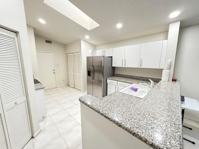 9706 Harbour Lake Circle, Boynton Beach, FL 33437