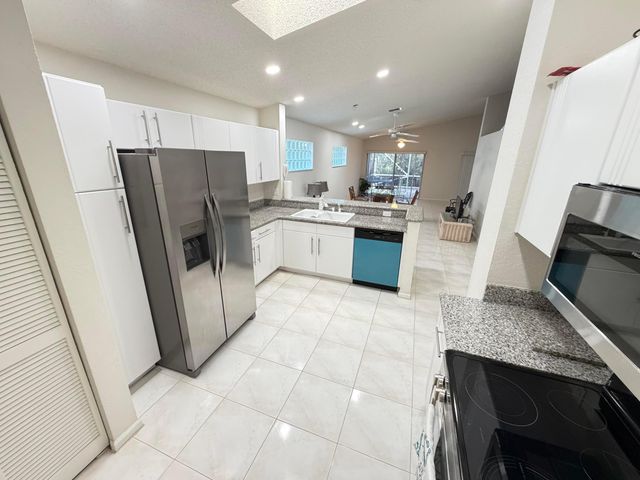 9706 Harbour Lake Circle, Boynton Beach, FL 33437