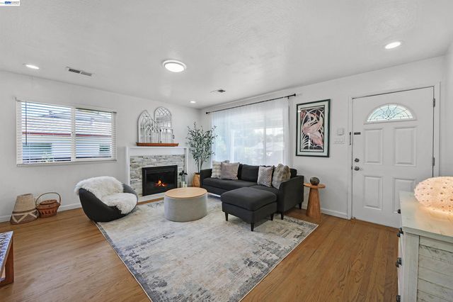 2343 Galway Rd, San Pablo, CA 94806