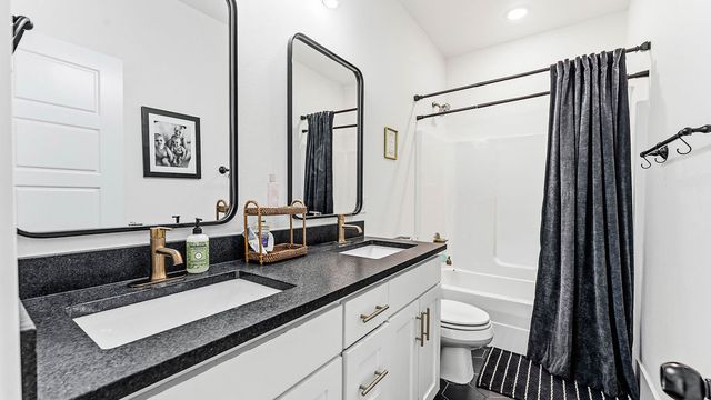 2879 N Whistle Post Drive, Fayetteville, AR 72704