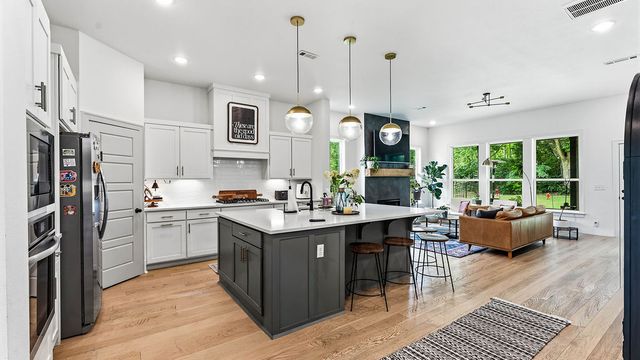 2879 N Whistle Post Drive, Fayetteville, AR 72704