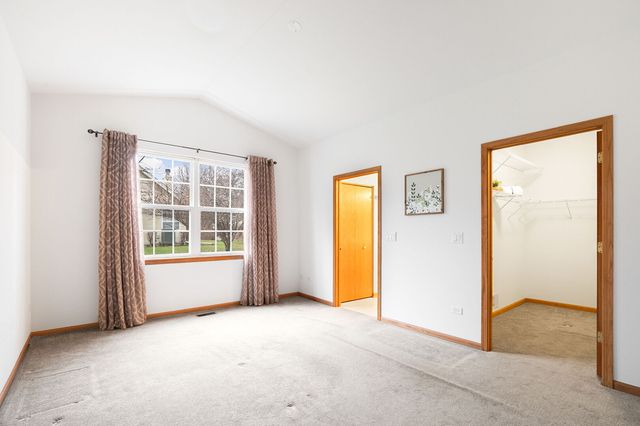 121 Enfield Lane, Grayslake, IL 60030