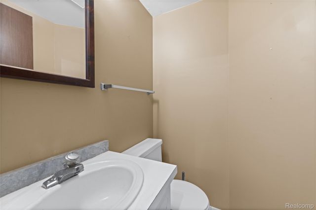 24054 Meadowbridge Drive, Clinton Charter Township, MI 48035