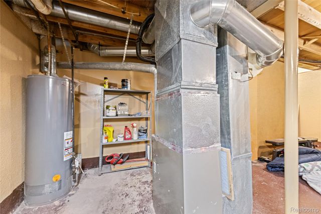 24054 Meadowbridge Drive, Clinton Charter Township, MI 48035