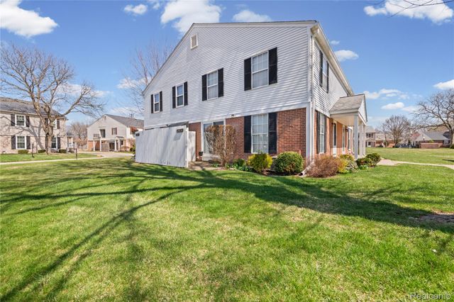 24054 Meadowbridge Drive, Clinton Charter Township, MI 48035