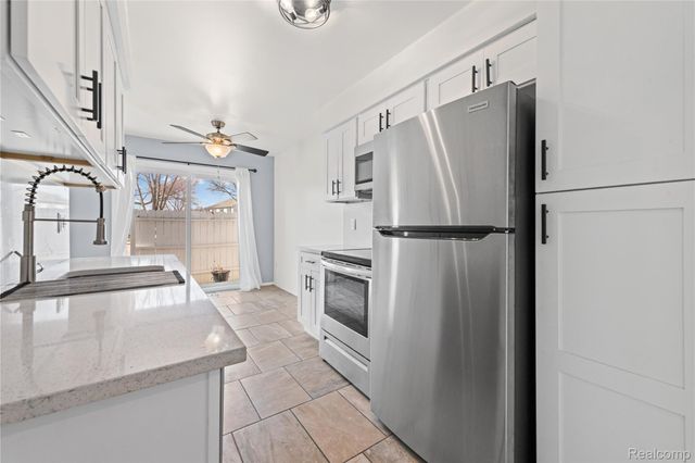 24054 Meadowbridge Drive, Clinton Charter Township, MI 48035