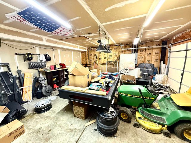 102 Elderbury Court, Mooresville, IN 46158