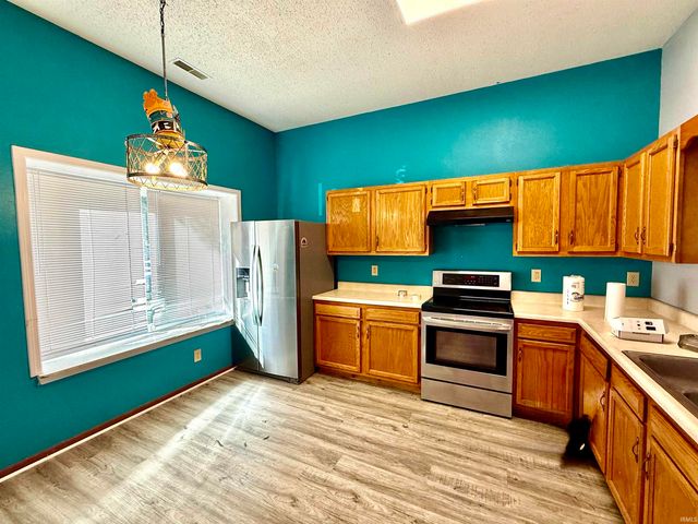 102 Elderbury Court, Mooresville, IN 46158