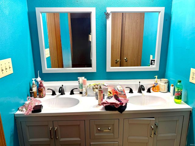 102 Elderbury Court, Mooresville, IN 46158