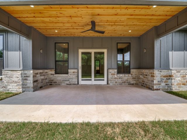 98 San Jacinto Street, Terrell, TX 75160