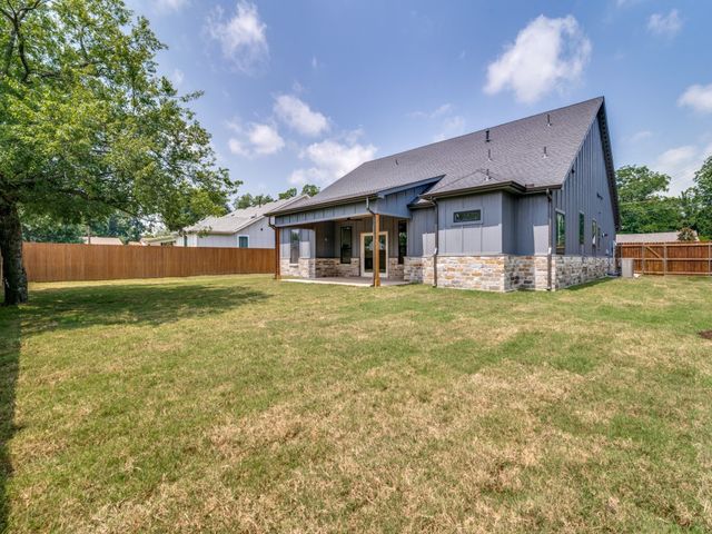 98 San Jacinto Street, Terrell, TX 75160
