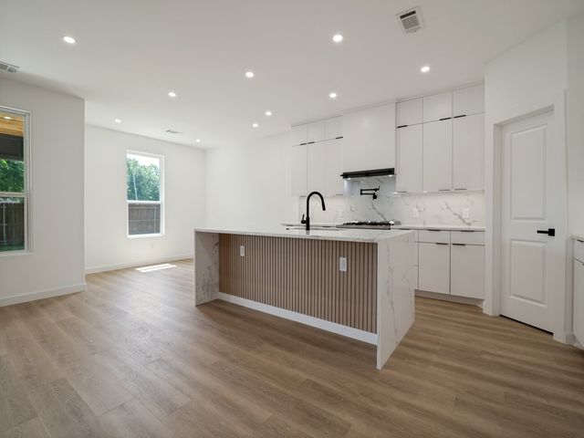98 San Jacinto Street, Terrell, TX 75160