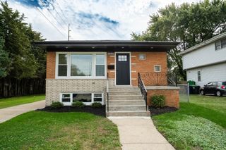 2601 W 98th Place, Evergreen Park, IL 60805