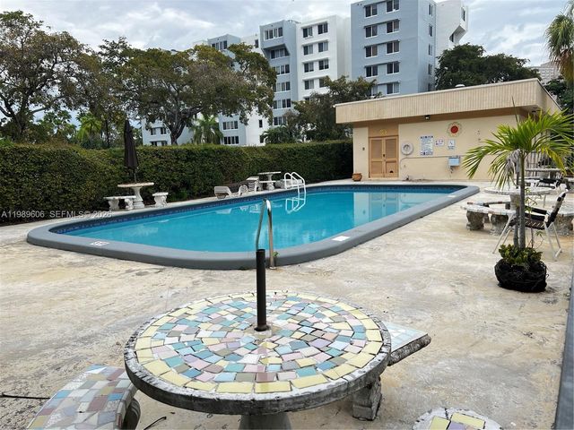 9159 SW 77th Ave 311, Miami, FL 33156