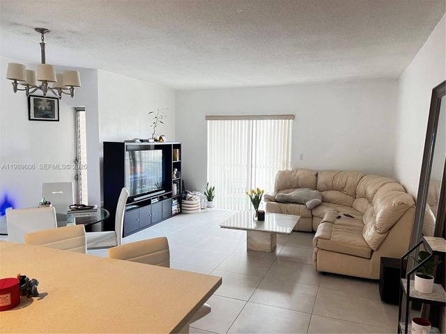 9159 SW 77th Ave 311, Miami, FL 33156