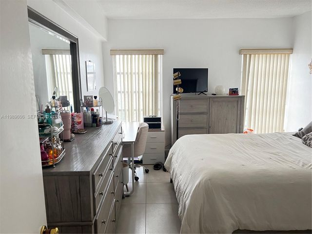 9159 SW 77th Ave 311, Miami, FL 33156