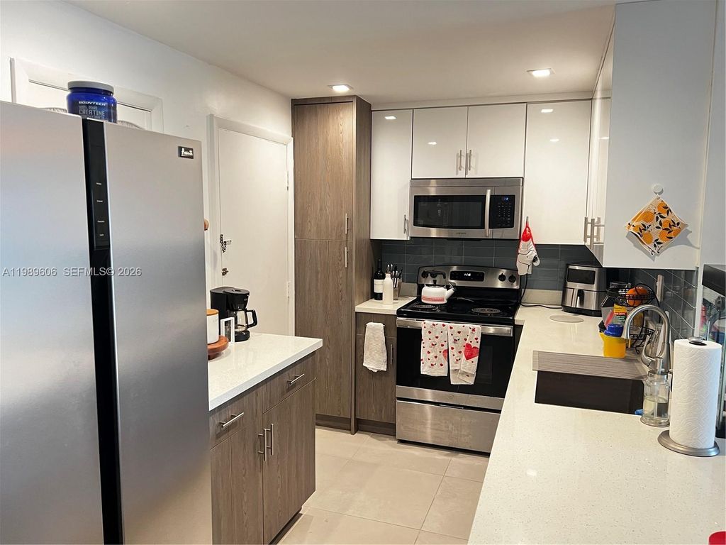 9159 SW 77th Ave 311, Miami, FL 33156