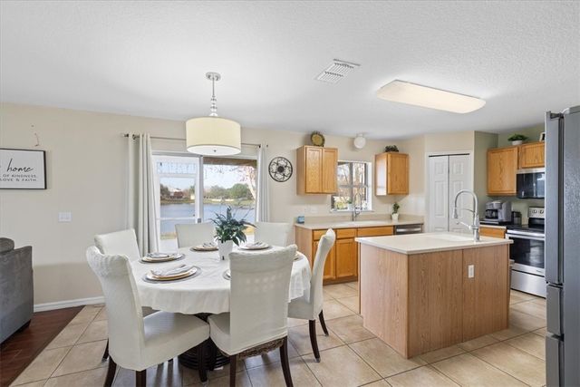 6052 Ridge Lake Circle, Vero Beach, FL 32967