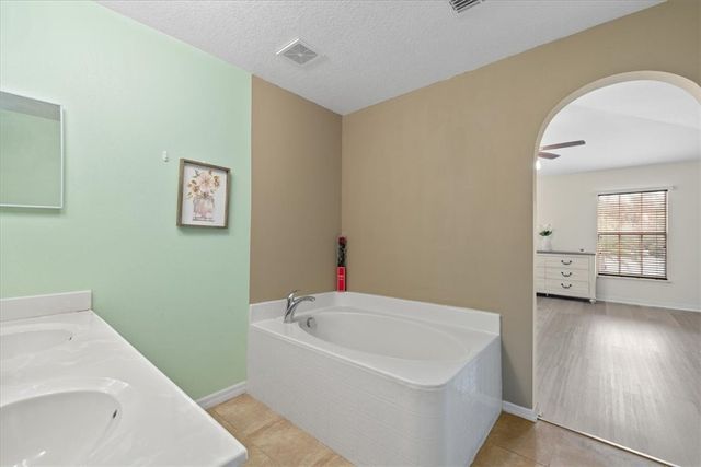 6052 Ridge Lake Circle, Vero Beach, FL 32967