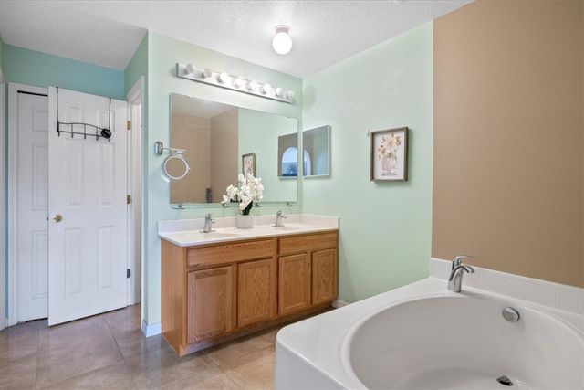 6052 Ridge Lake Circle, Vero Beach, FL 32967