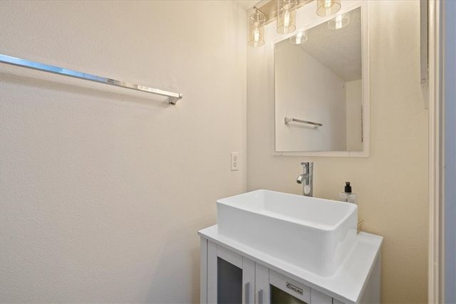 6052 Ridge Lake Circle, Vero Beach, FL 32967