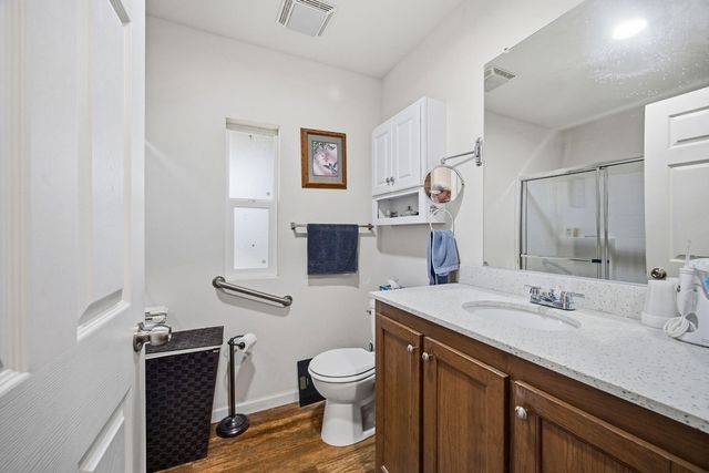 560 W Pleasant Avenue 16, Tulare, CA 93274