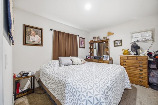 560 W Pleasant Avenue 16, Tulare, CA 93274