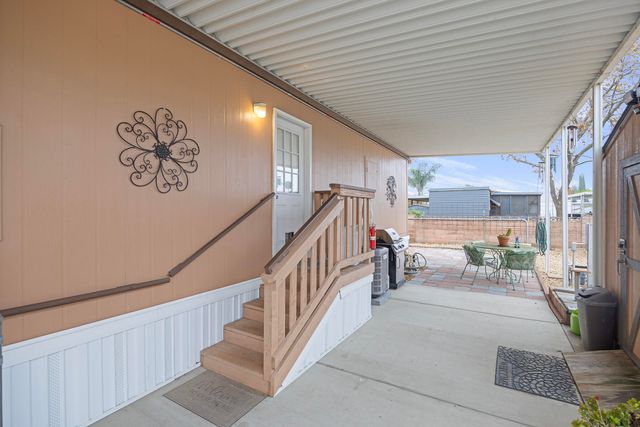 560 W Pleasant Avenue 16, Tulare, CA 93274