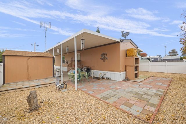 560 W Pleasant Avenue 16, Tulare, CA 93274