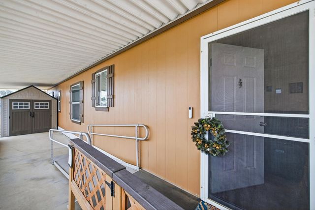 560 W Pleasant Avenue 16, Tulare, CA 93274