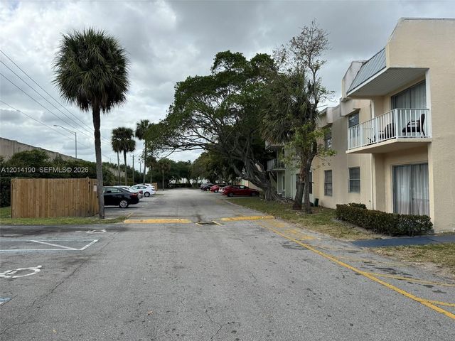 415 Executive Center Dr 203, West Palm Beach, FL 33401
