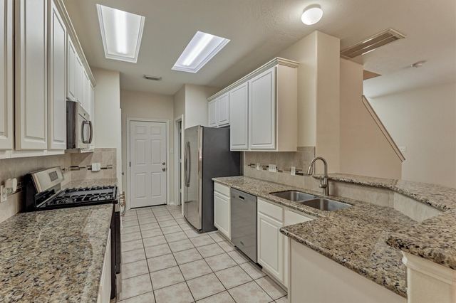 11 Summerhaze Circle, The Woodlands, TX 77382