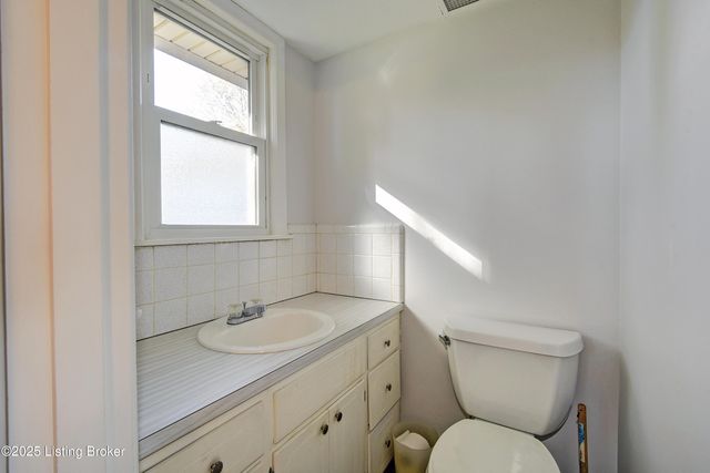 5004 Cedar Brook Ct, Louisville, KY 40219